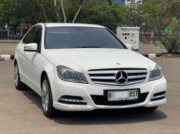 MERCEDES BENZ C200 CGI 1.8 AT PUTIH 2014