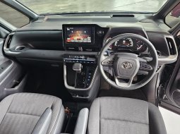 Toyota Voxy 2.0 AT ( Matic ) 2024 Hitam Low Km 11rban Good Condition Siap Pakai Jakarta pusat 9