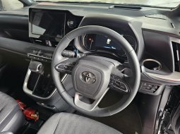 Toyota Voxy 2.0 AT ( Matic ) 2024 Hitam Low Km 11rban Good Condition Siap Pakai Jakarta pusat 11