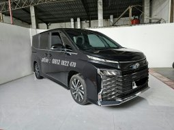 Toyota Voxy 2.0 AT ( Matic ) 2024 Hitam Low Km 11rban Good Condition Siap Pakai Jakarta pusat 2