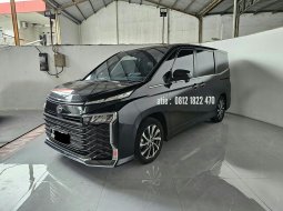 Toyota Voxy 2.0 AT ( Matic ) 2024 Hitam Low Km 11rban Good Condition Siap Pakai Jakarta pusat 3