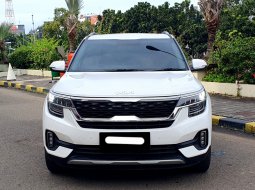 Kia Seltos EX Plus 2022 putih sunroof cash kredit proses bisa dibantu