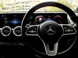 Mercedes-Benz GLB 200 Progressive Line 2022 hitam km 45 ribuan cash kredit proses bisa dibantu 10