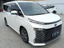 JUAL Toyota Voxy 2.0 AT 2022 Putih