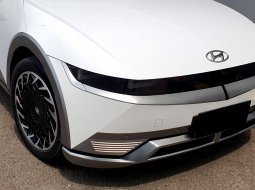 Hyundai Ioniq Signature 2022 5 long range putih 7