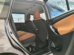 Toyota Kijang Innova 2.0 G Abu-abu 6