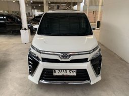 Toyota Voxy 2.0 CVT 2018