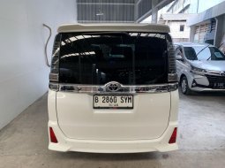 Toyota Voxy 2.0 CVT 2018 5