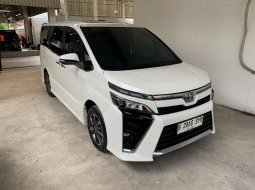 Toyota Voxy 2.0 CVT 2018 9
