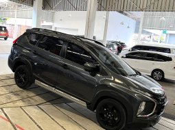 Mitsubishi Xpander Cross  Black Edition  AT 2021 Abu-abu 4