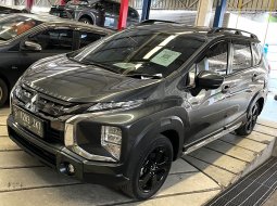 Mitsubishi Xpander Cross  Black Edition  AT 2021 Abu-abu 5