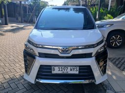 Toyota Voxy 2.0 AT 2018 / Promo Voxy Murah