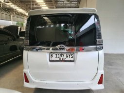 Toyota Voxy 2.0 AT 2018 Putih 4