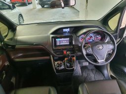 Toyota Voxy 2.0 AT 2018 - Istimewa siap pakai 6