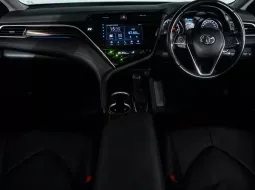 Toyota Camry 2.5 V 2021 Hitam 3