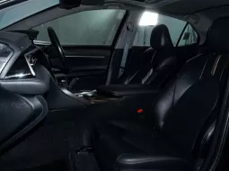 Toyota Camry 2.5 V 2021 Hitam 5
