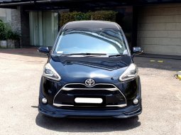 Toyota Sienta Q CVT 2017 hitam dp 25 jt