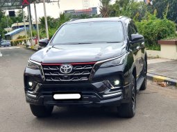 Toyota Fortuner 2.4 TRD AT 2020 hitam diesel km 31 ribuab pajak panjang