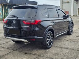 Honda BR-V Prestige CVT 2023 Hitam km antik 800 perak 4