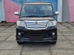 Daihatsu Luxio 1.5 X A/T 2024 Hitam km 3000 perak