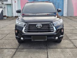 Toyota Kijang Innova 2.4G at diesel 2024 Hitam km 1000 perak