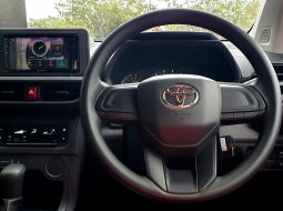 Toyota Avanza 1.3E AT 2023 hitam 10