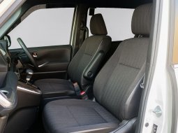 Toyota Voxy 2.0 A/T 2022 Putih 12