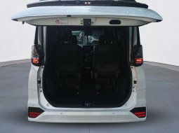 Toyota Voxy 2.0 A/T 2022 Putih 9