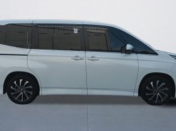 Toyota Voxy 2.0 A/T 2022 Putih 7
