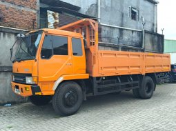 MULUS+banBARU MURAH Mitsubishi Fuso engkel 4x2 bak besi 2017 triway