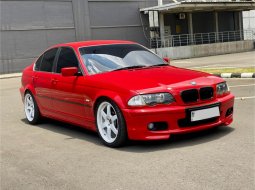BMW 3 Series 323i 2000 Merah 3