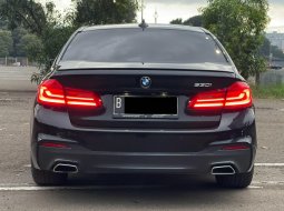 BMW 5 Series 520d 2020 Hitam 4