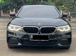 BMW 5 Series 520d 2020 Hitam 2