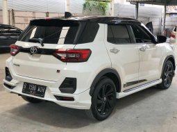 Toyota Raize 1.0T GR Sport AT 2022 Putih 5