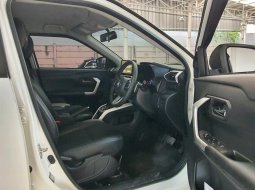 Toyota Raize 1.0T GR Sport AT 2022 Putih 6
