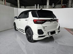 Toyota Raize GR TSS 1.0 AT ( Matic ) 2021 Putih Low km 27rban Two Tone Good Condition siap pakai 5