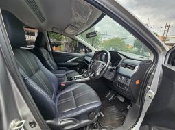 Mitsubishi Xpander Cross CVT 2023 Abu-abu 4