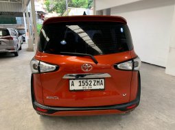 TOYOTA SIENTA V 1.5 AT 2017 ORANYE 3