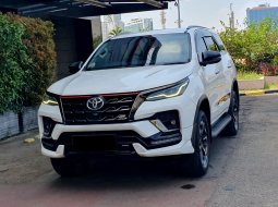 Toyota Fortuner 2.4 TRD AT 2021 putih km 31 ribuan diesel 8