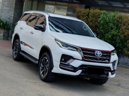 Toyota Fortuner 2.4 TRD AT 2021 putih km 31 ribuan diesel 2