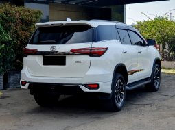 Toyota Fortuner 2.4 TRD AT 2021 putih km 31 ribuan diesel 3