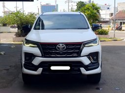 Toyota Fortuner 2.4 TRD AT 2021 putih km 31 ribuan diesel