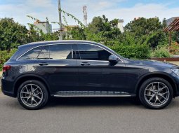 Mercedes-Benz GLC 200 AMG Line 2020 hitam km 30 ribu 16