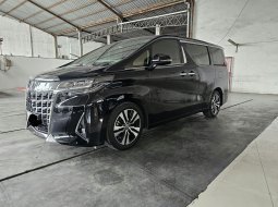 Toyota Alphard 2.5 G ATPM AT ( Matic ) 2023 Hitam Super low km baru 2rban Good Condition siap pakai 3