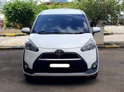 Toyota Sienta V CVT 2017 putih km 69rban