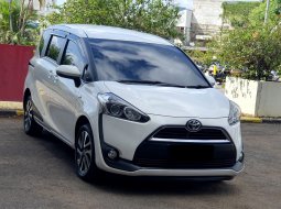 Toyota Sienta V CVT 2017 putih km 69rban 3