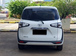 Toyota Sienta V CVT 2017 putih km 69rban 5