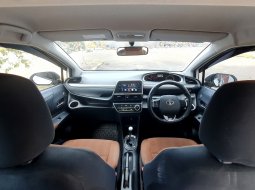 Toyota Sienta V CVT 2017 putih km 69rban 17