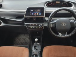 Toyota Sienta V CVT 2017 putih km 69rban 14