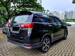 Toyota Venturer 2.0 AT Bensin 2021 6